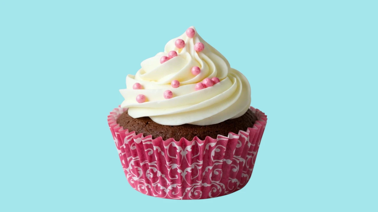 Cupcakes de vainilla, chocolate, vainilla con crema chantilly y más - Iris pastelería La Plata